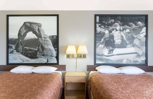 Green River Hotel | Super 8 by Wyndham Green River