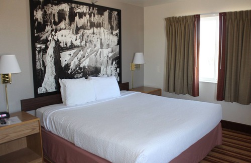 Green River Hotel | Super 8 by Wyndham Green River