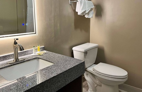 Harrison Hotel | Super 8 by Wyndham Harrison OH