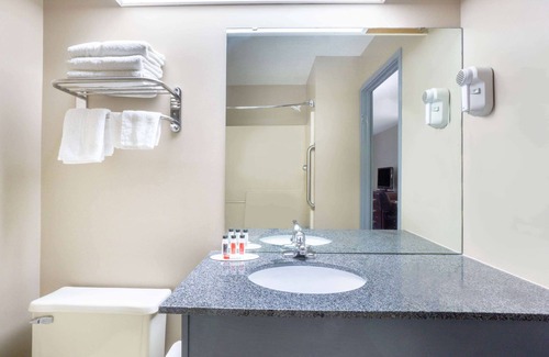 Harrison Hotel | Super 8 by Wyndham Harrison OH