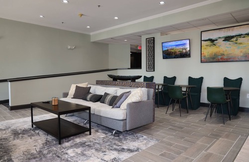 High Point Hotel | Super 8 by Wyndham High Point/Greensboro