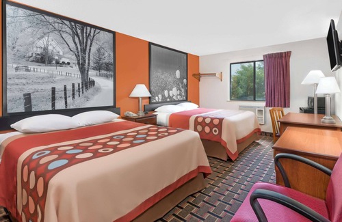 Kent Hotel | Super 8 by Wyndham Kent/Akron Area