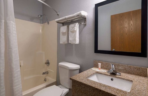 Mattoon Hotel | Super 8 by Wyndham Mattoon