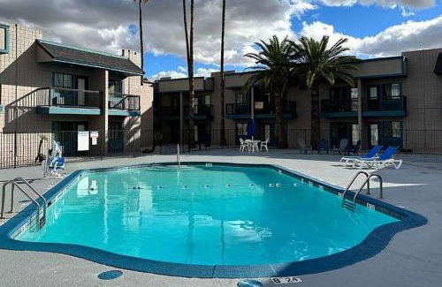 Mesa Hotel | Super 8 by Wyndham Mesa Downtown Near Convention Center
