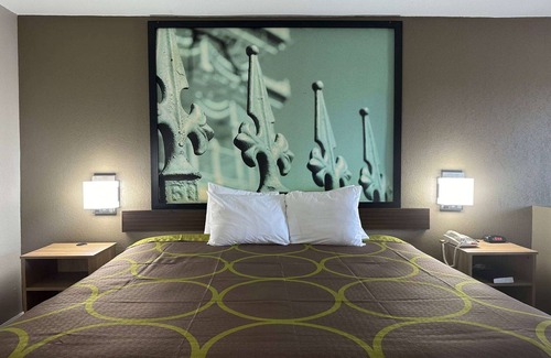 Monroe Hotel | Super 8 by Wyndham Monroe