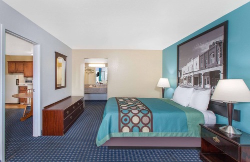 Sallisaw Hotel | Super 8 by Wyndham Sallisaw