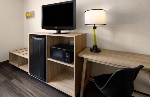 South Boston Hotel | Super 8 by Wyndham South Boston VA
