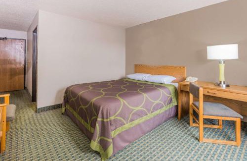 St. Charles Hotel | Super 8 by Wyndham St. Charles