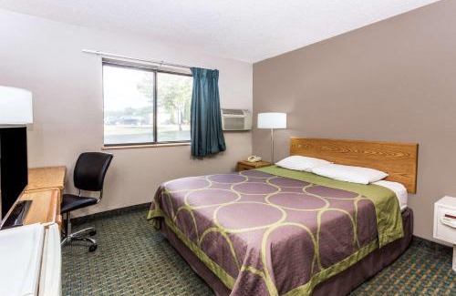 St. Charles Hotel | Super 8 by Wyndham St. Charles