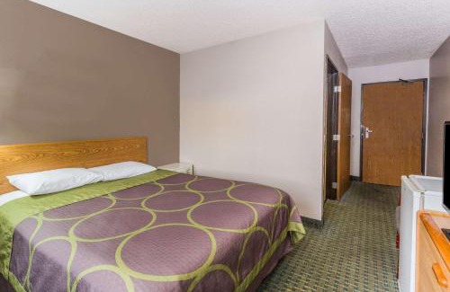 St. Charles Hotel | Super 8 by Wyndham St. Charles