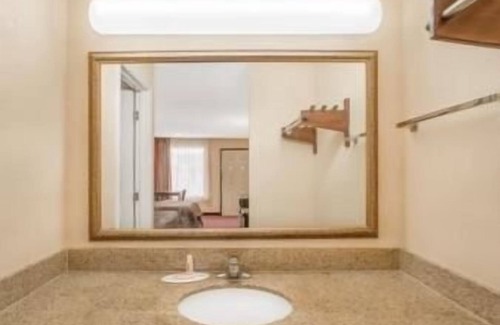 Sumter Hotel | Super 8 by Wyndham Sumter