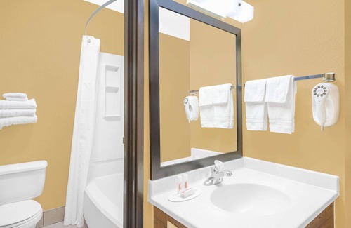 Terre Haute Hotel | Super 8 by Wyndham Terre Haute