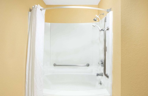 Terre Haute Hotel | Super 8 by Wyndham Terre Haute