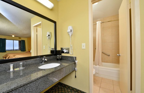Universal City Hotel | Super 8 by Wyndham Universal City