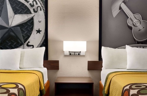 Universal City Hotel | Super 8 by Wyndham Universal City