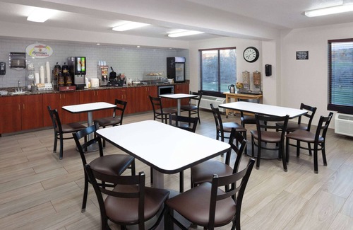 Wausau Hotel | Super 8 by Wyndham Wausau