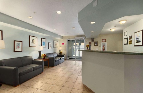 Yellowknife Hotel | Super 8 by Wyndham Yellowknife