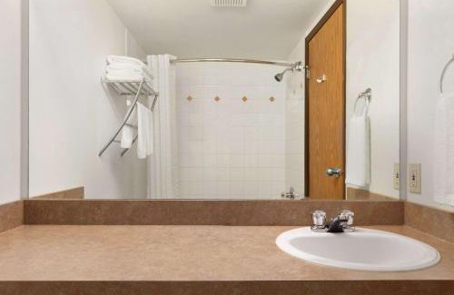 Yellowknife Hotel | Super 8 by Wyndham Yellowknife