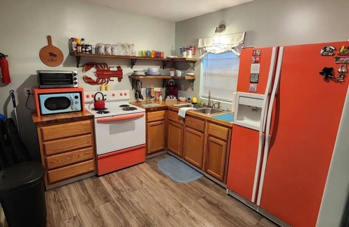 Pretty Bayou Cottage | Super Cozy Private Pool House! Perfect for 2!