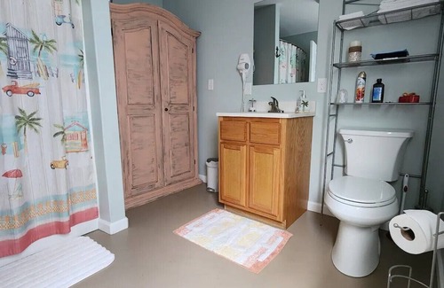 Pretty Bayou Cottage | Super Cozy Private Pool House! Perfect for 2!