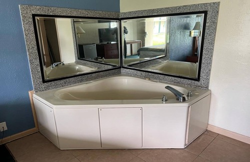 Milledgeville Hotel | Super Inn & Suites by OYO Milledgeville