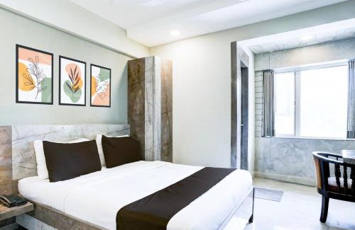 Vashi Hotel | Super Townhouse Oak Vashi