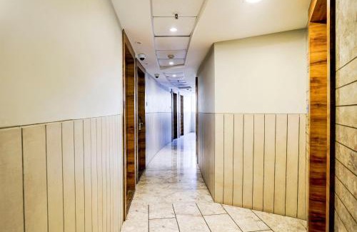 Vashi Hotel | Super Townhouse Oak Vashi