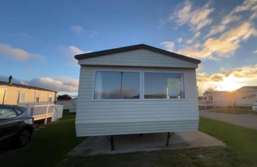 Great Yarmouth Resort | Superb 8 Berth Caravan At California Cliffs, Near Scratby Beach Ref 50006G