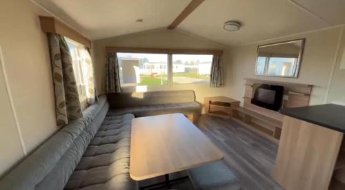 Great Yarmouth Resort | Superb 8 Berth Caravan At California Cliffs, Near Scratby Beach Ref 50006G