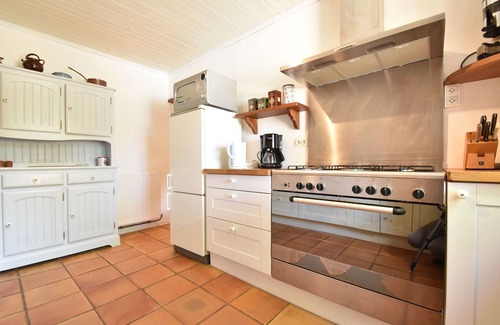 Montcabrier House | Superb Holiday Home in Busse with Swimming Pool