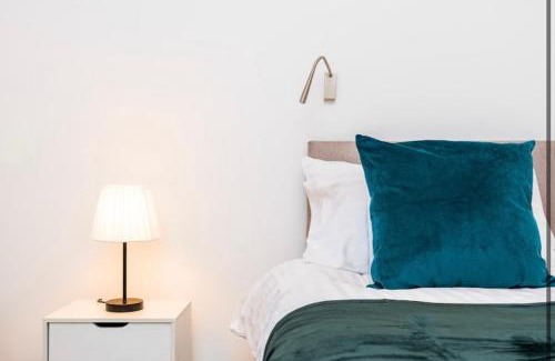 St Albans Apartment | Superior Large Suite Luxury Living City Apartment, 2 Kingsize Bedrooms Business Suite - Free WiFi