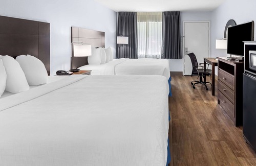 Beaumont Hotel | SureStay Plus by Best Western Beaumont