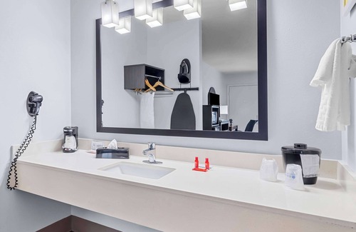 Beaumont Hotel | SureStay Plus by Best Western Beaumont