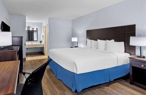 Beaumont Hotel | SureStay Plus by Best Western Beaumont