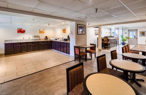 Durham Hotel | SureStay Plus Hotel by Best Western Durham Medical Center