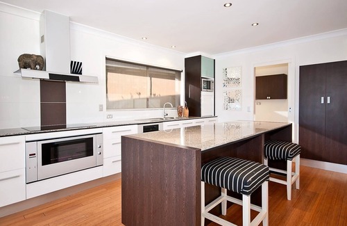 Surfers Paradise House | Surfers Paradise Escape (Heated Pool)
