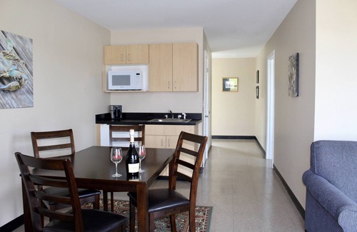 Surry Hotel | Surry Seafood Company