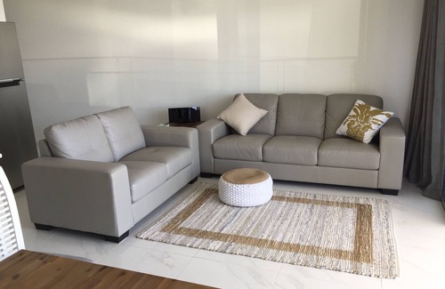 Swansea House | Swansea Lakeside Sunsets are two villas, on the shores of Lake Macquarie