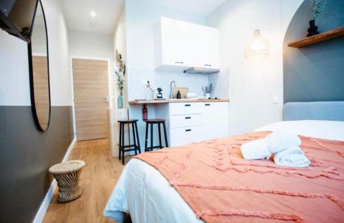 Montreuil Apartment | Sweet Love Room - Jacuzzi Privatif