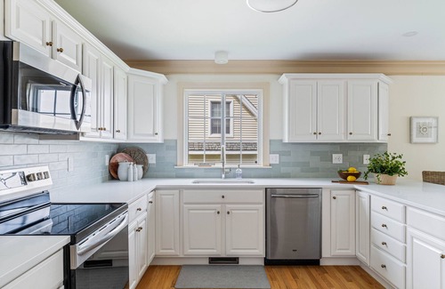 Mystic - New London House | Sweet Mystic Retreat