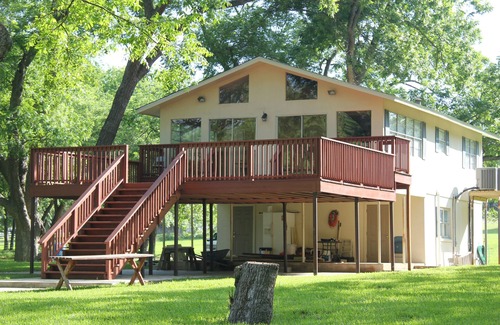Gruene House | Swim, tube, relax! Guadalupe River frontage ~ Above the Rapids @ Gruene