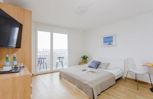 Oerlikon Apartment | Swiss Star Tower - Self Check-In