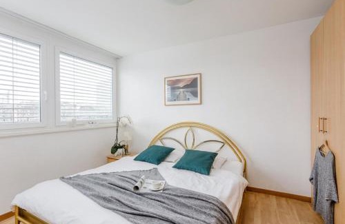 Oerlikon Apartment | Swiss Star Tower - Self Check-In
