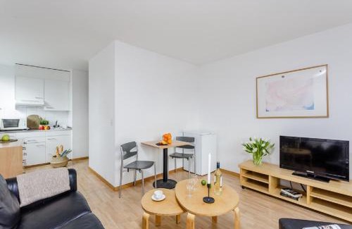 Oerlikon Apartment | Swiss Star Tower - Self Check-In