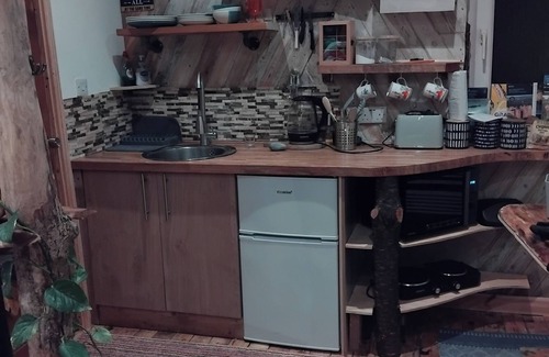 Llanelli Apartment | Swiss Valley Cabin - WoodFired Hot Tub & Therapies