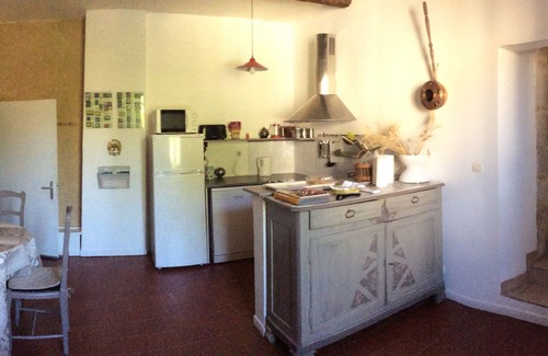 Collias Apartment | T3 HEART OF THE VILLAGE CLOSE TO SHOPS AND RIVER