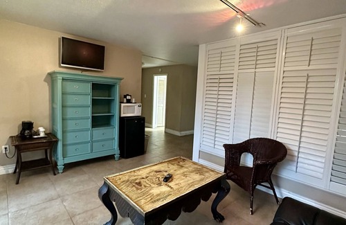 Swann Estates Hotel | Tahitian Inn