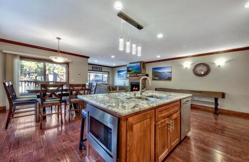 South Lake Tahoe Villa | Tahoe Woods 602 Walk to Gondola Lake Casinos