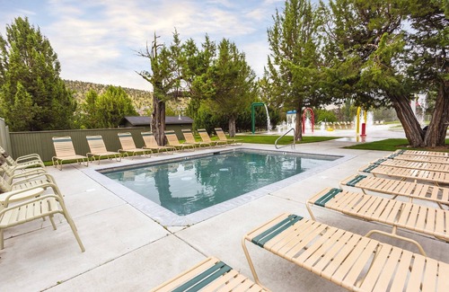 Redmond Resort | Tall mountains, deep rivers, beautiful vistas!