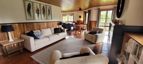 Apollo Bay Cabin | Tall Trees Eco Retreat - Blackwood Cottage